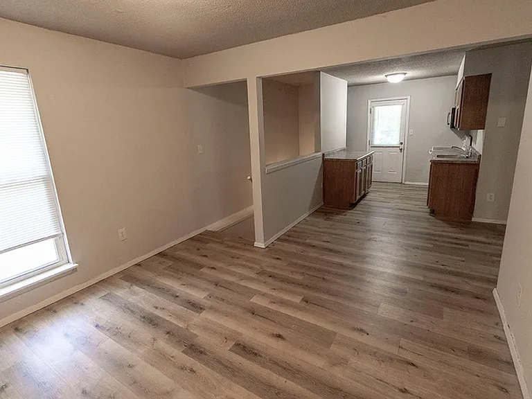216 Wheaton Ct — Photo 5
