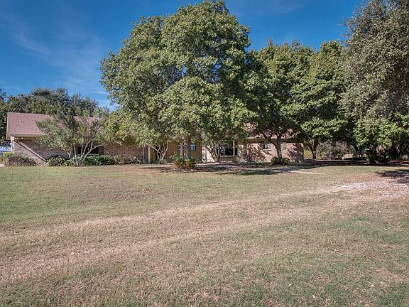 3rd image of 3921 Lakeview Dr