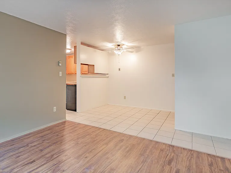 Jordan Court Apartments — Photo 16