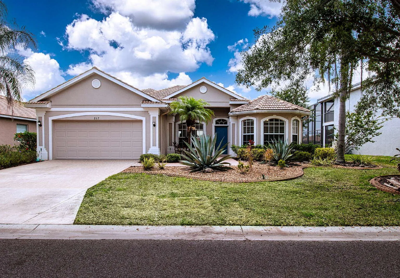4 bed, 2.0 bath, 2946 sqft, $2,700 — Photo 1
