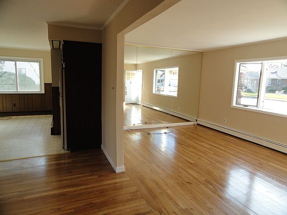 5th image of 93 Lawrence St