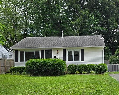 2922 Washington St Photo 1