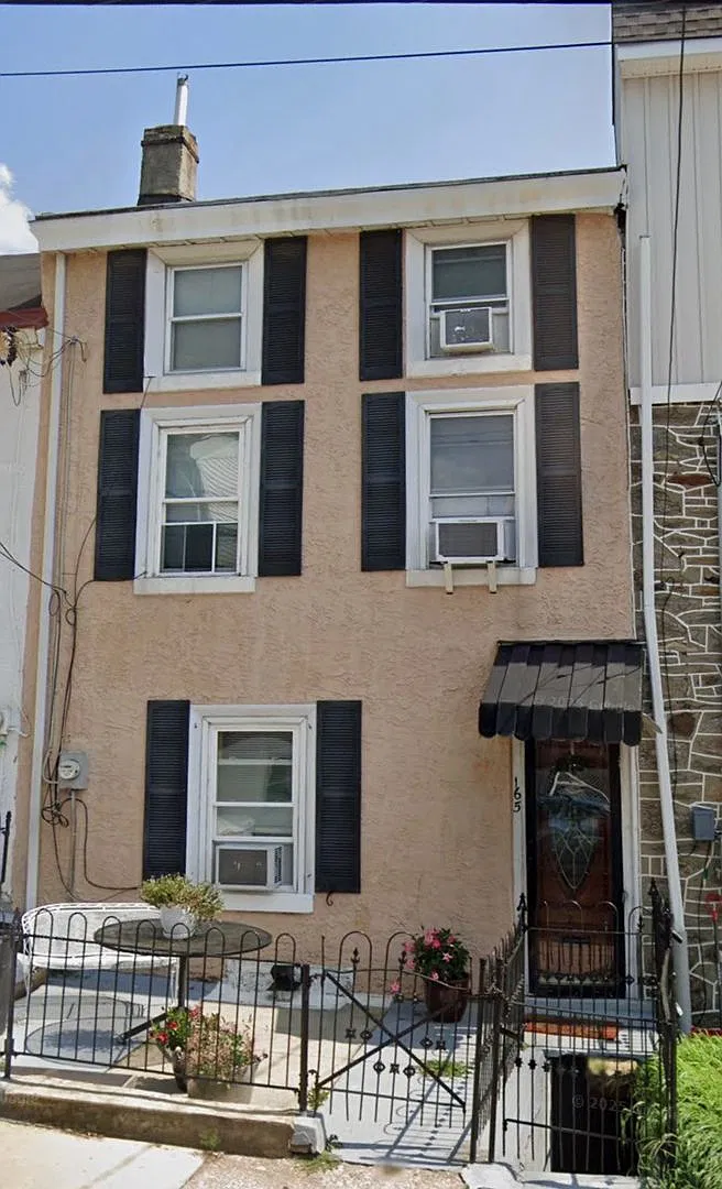 Manayunk Beautiful 4 Bedroom 1.5 Bath Row $2,400/month — Photo 1