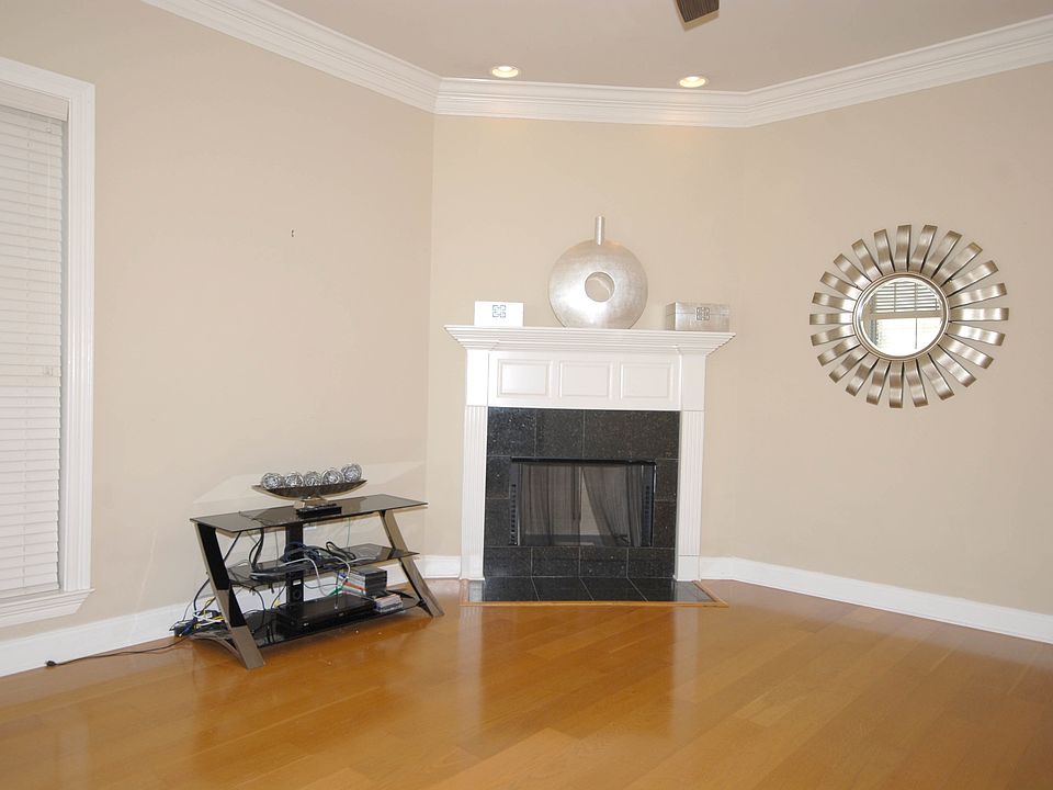 1st image of 10833 Woodland Oaks Dr
