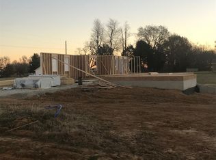 24 Hummingbird Ln, Flaherty, KY 40175