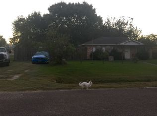 208 Meadowlake Ln, Highlands, TX 77562