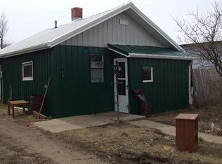 110 3rd St E, Lemmon, SD 57638