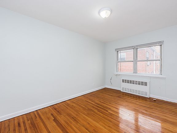 4th image of 30-94 32nd St #3D
