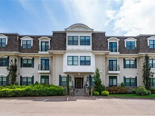 1404 South County Trl Unit 203, East Greenwich, RI 02818