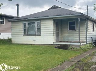 906 S 1st St, Oskaloosa, IA 52577