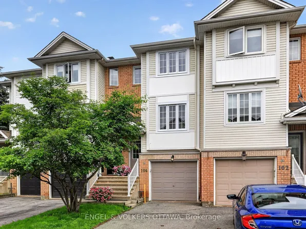 104 Manhattan Cres, Ottawa, ON K2C 4B7