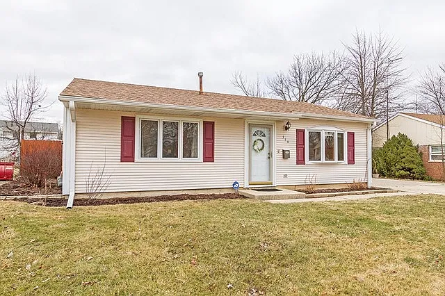 316 E Streamwood Blvd photo 1