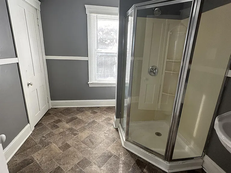 2059 W 105th St #4 — Photo 3