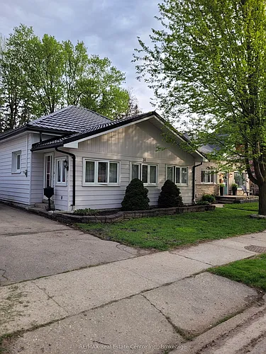 31 Railway Ave Photo 1