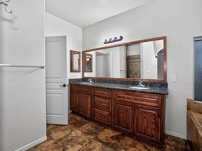 2523 S 41st Ave — Photo 19