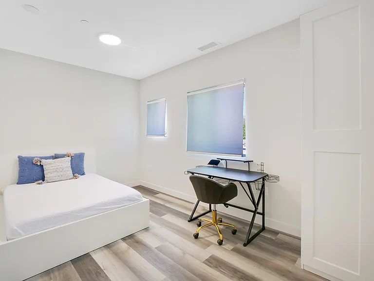 1280 W 37th Pl #B2B3 — Photo 14