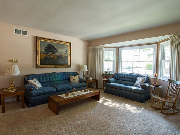 2nd image of 3905 W 183rd St