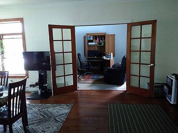 2nd image of 945 Park Ave