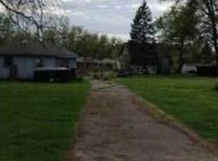 8562 River Rd, Cottrellville, MI 48039