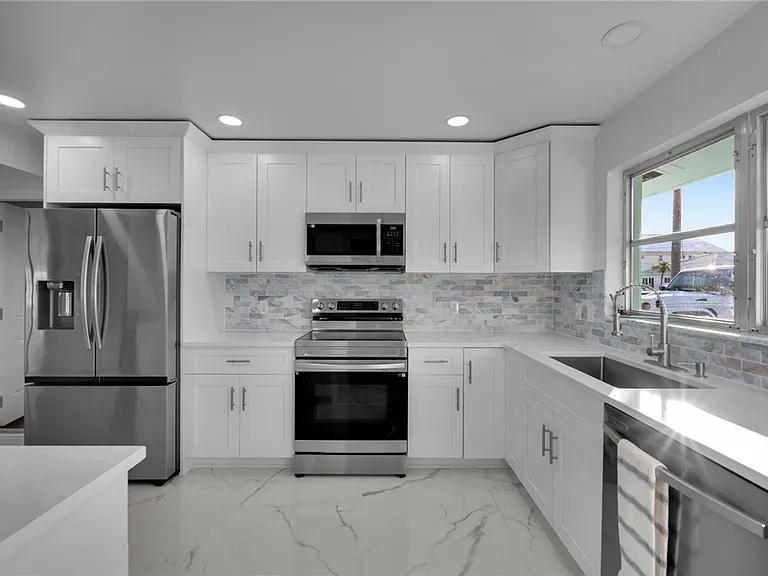 2758 Bruce St — Photo 15