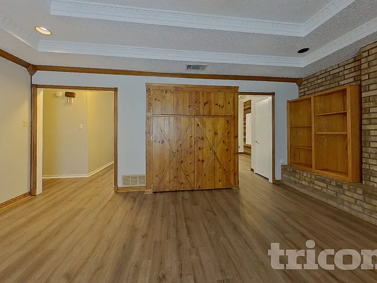 509 Live Oak Dr — Photo 2