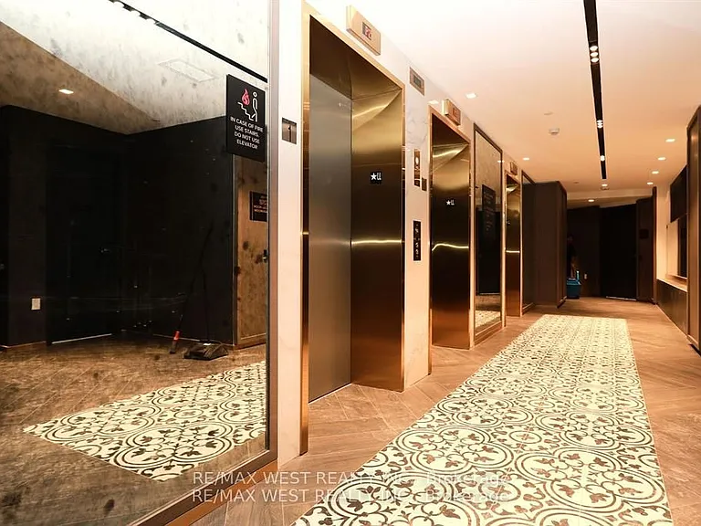 395 Dundas St W #822 — Photo 4