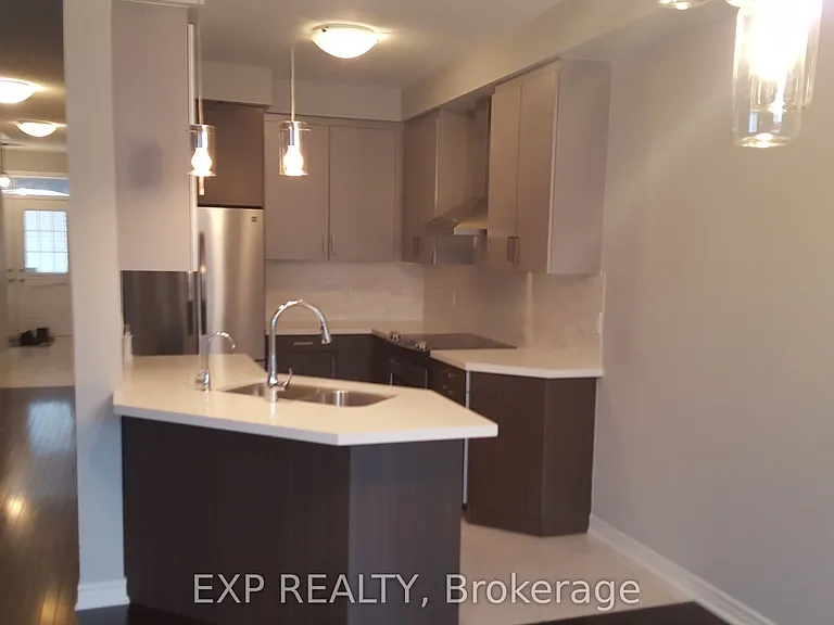 30 Isherwood Cres — Photo 6