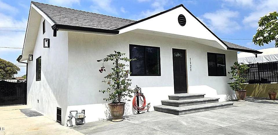 1121 La Puerta St