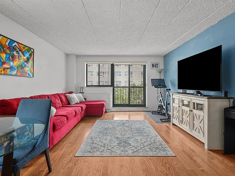 3220 Fairfield Ave #4D — Photo 4