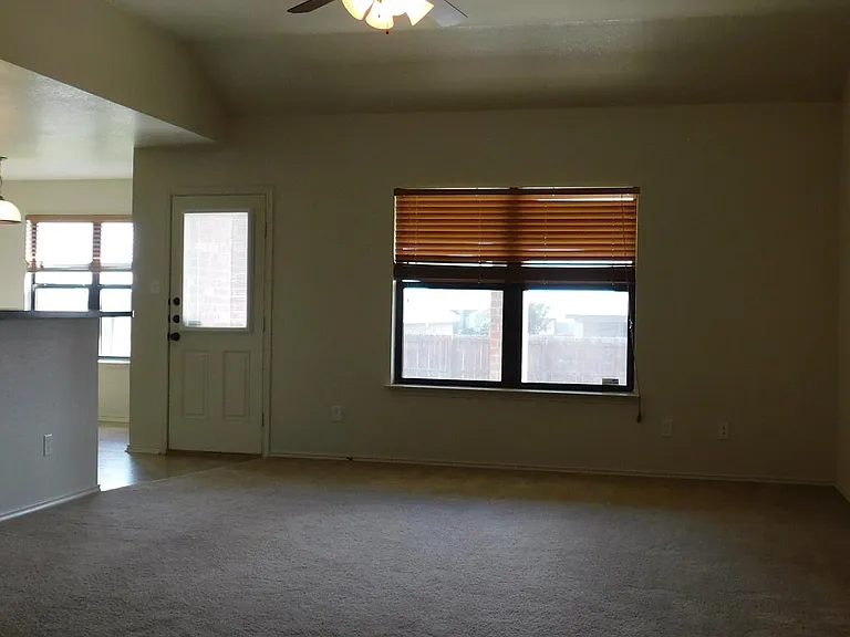 210 Viola Dr — Photo 10