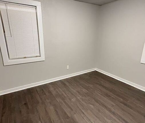 5th image of 838 Crockett Pl