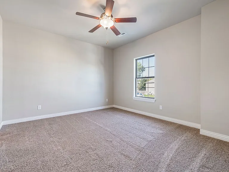 842 Baker St NW — Photo 6