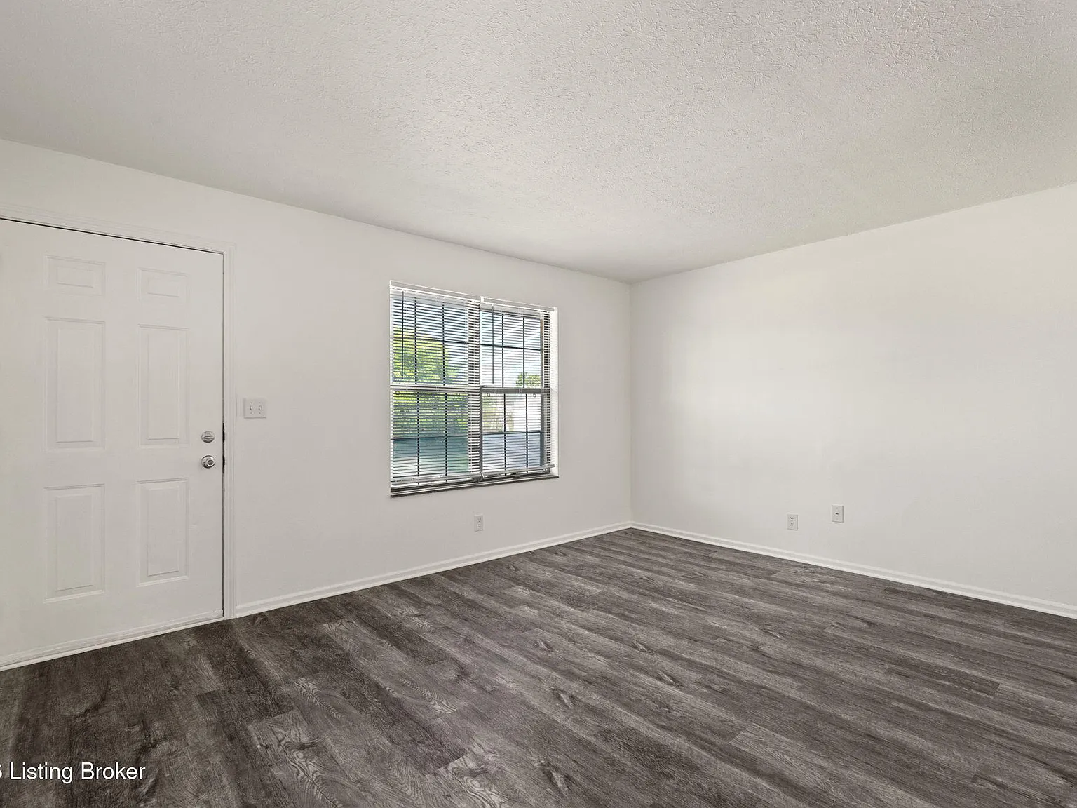 1 bed, 1.0 bath, 800 sqft, $925 — Photo 2