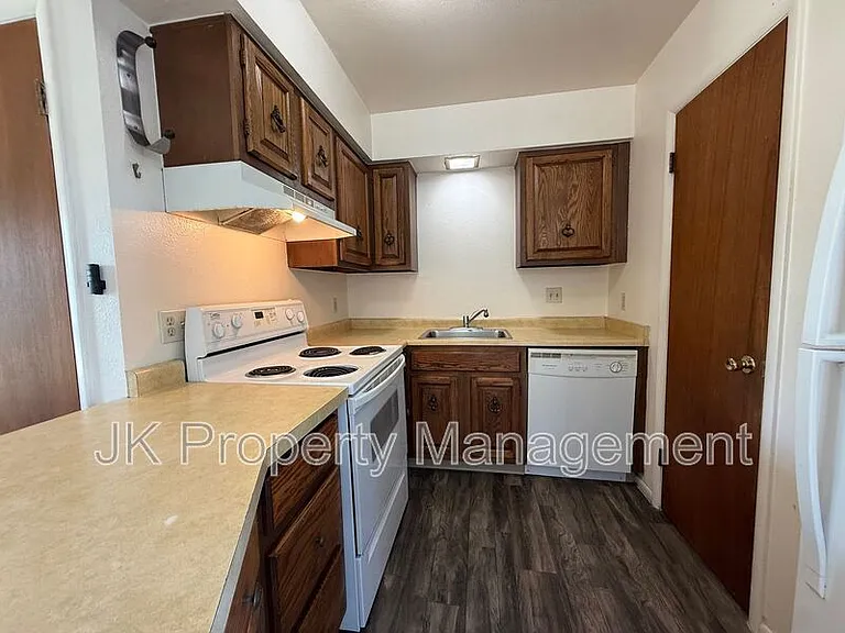 919 1st Ave SW #2 — Photo 11