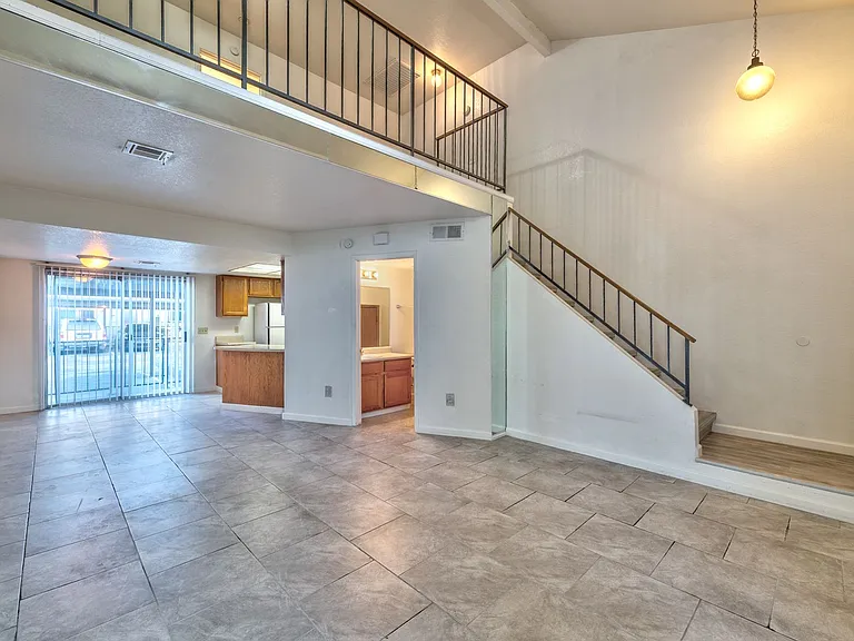 587 Sellers Pl — Photo 3