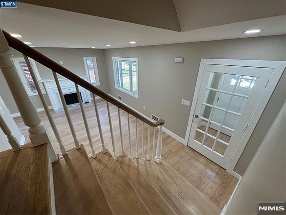 5th image of 8 Dohrman Ave