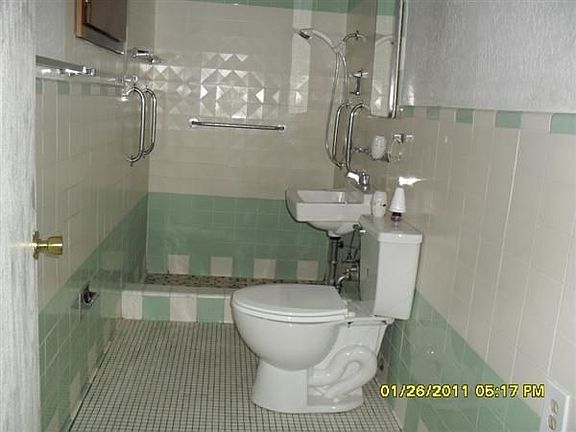 5th image of 3756 Laddell Ave