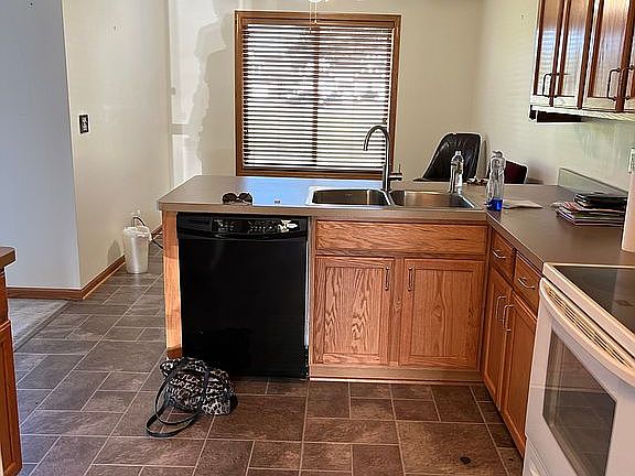 3rd image of 120 Heritage Ave