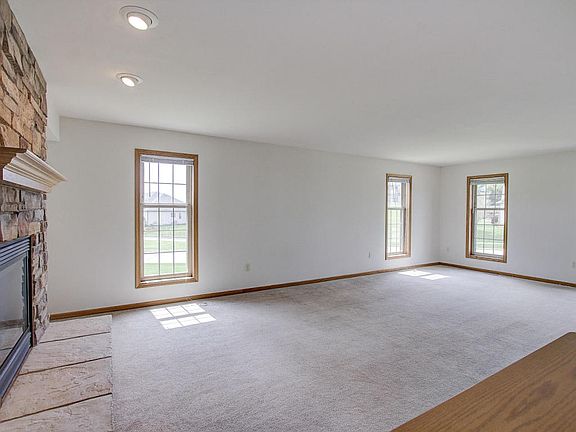 3rd image of 221 Chapel Hill Dr