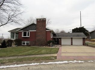 519 Cedar Dr, Clinton, IL 61727