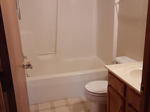 3rd image of 811 W Bowman St #B