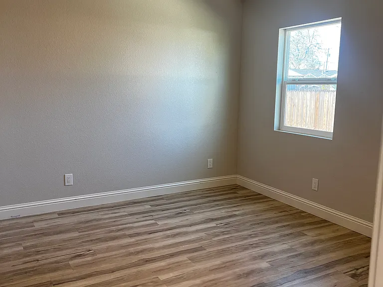 3165 Linden St — Photo 13