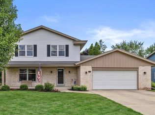 5353 Count Dr, Racine, WI 53402