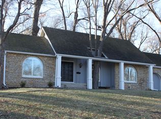 8706 Rosewood Dr, Prairie Village, KS 66207