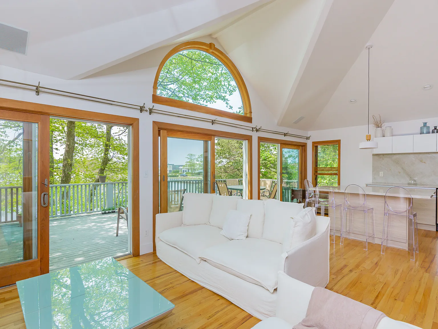 Waterfront Oasis with Private Beach Access — Photo 4