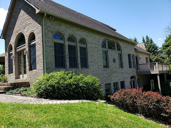 2nd image of 9035 Woodridge Dr