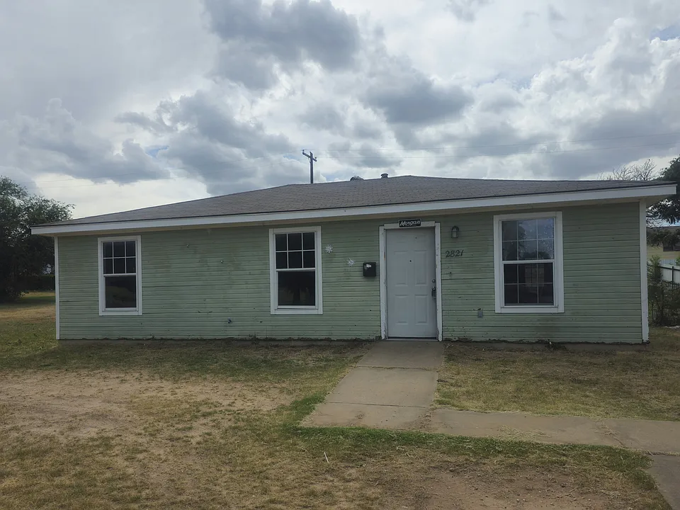 2821 Oak Dr