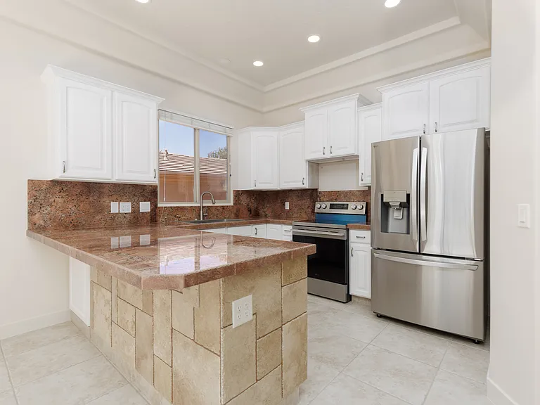 1584 N Raven Ln — Photo 8