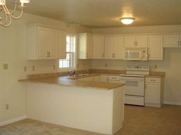 2nd image of 124 Hope Ct