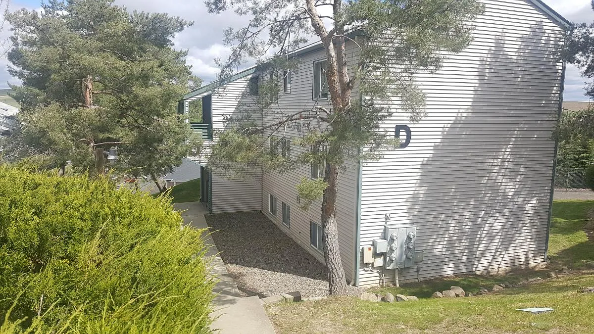 2 bed, 750 sqft, $950 — Photo 1